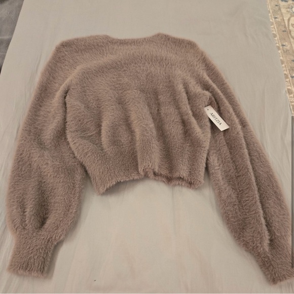 Crop sweater NWT - Picture 2 of 3